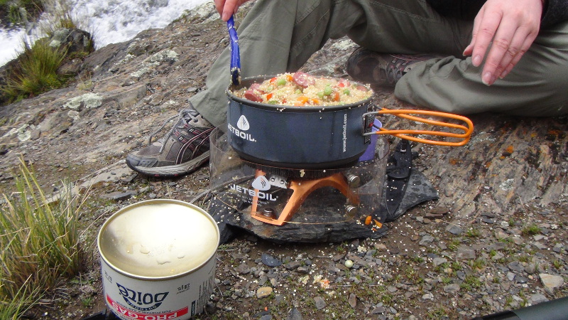 приготовить еду походе готовить приготовление походный костер виды горелка способы оборудование беспламенный нагреватель пищи костер горелка бнп готовая реторт кронидов лайфхак